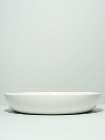 Short serving bowl from the side